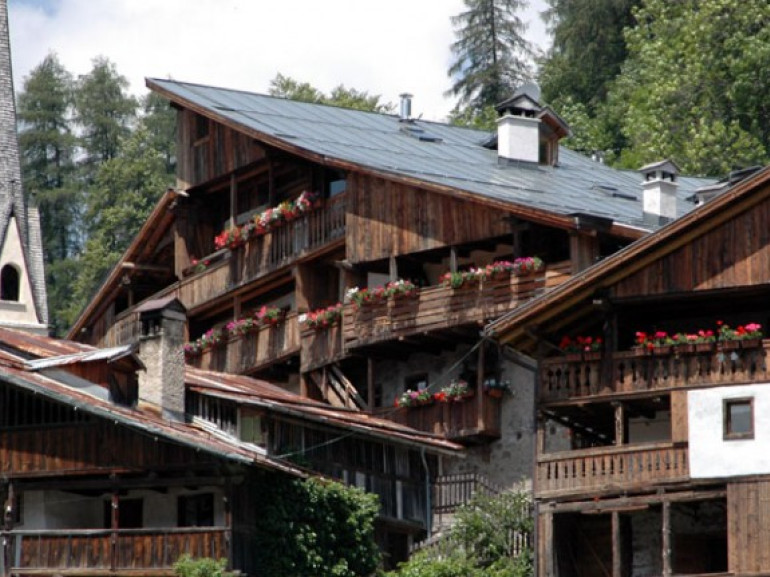 Forno di Zoldo and its typical houses