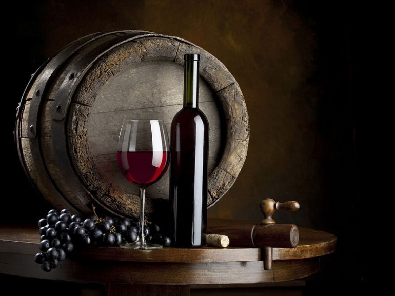 Abruzzo preserves a remarkable wine tradition and its wines are known and appreciated worldwide. Among the wines the best known are the Montepulciano, Trebbiano and Cerasuolo, wines with Designation of Origin. Green guide, Abruzzo